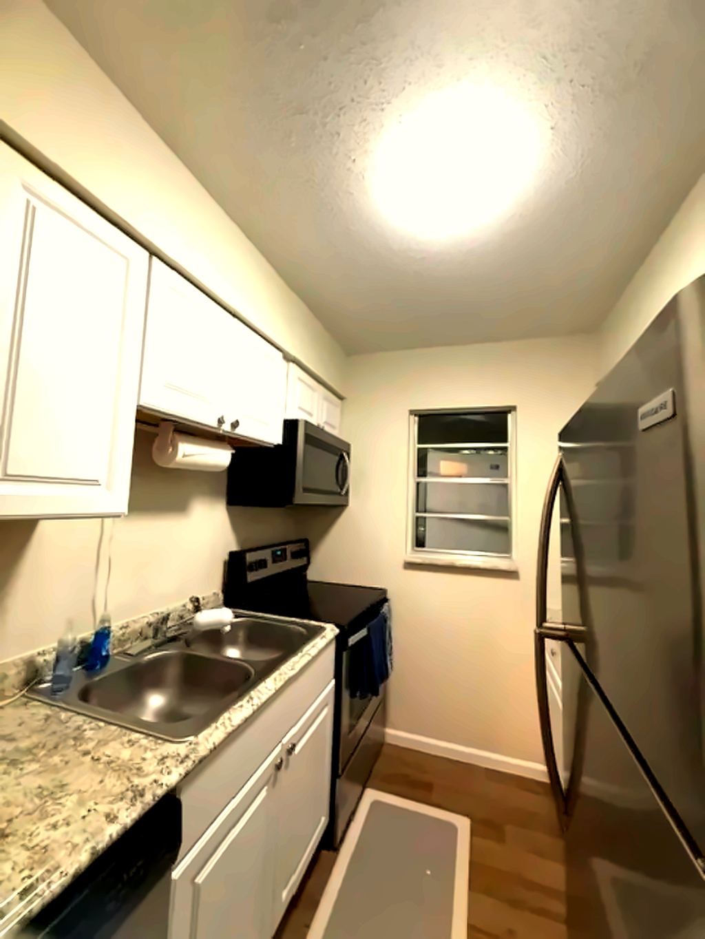 Full kitchen